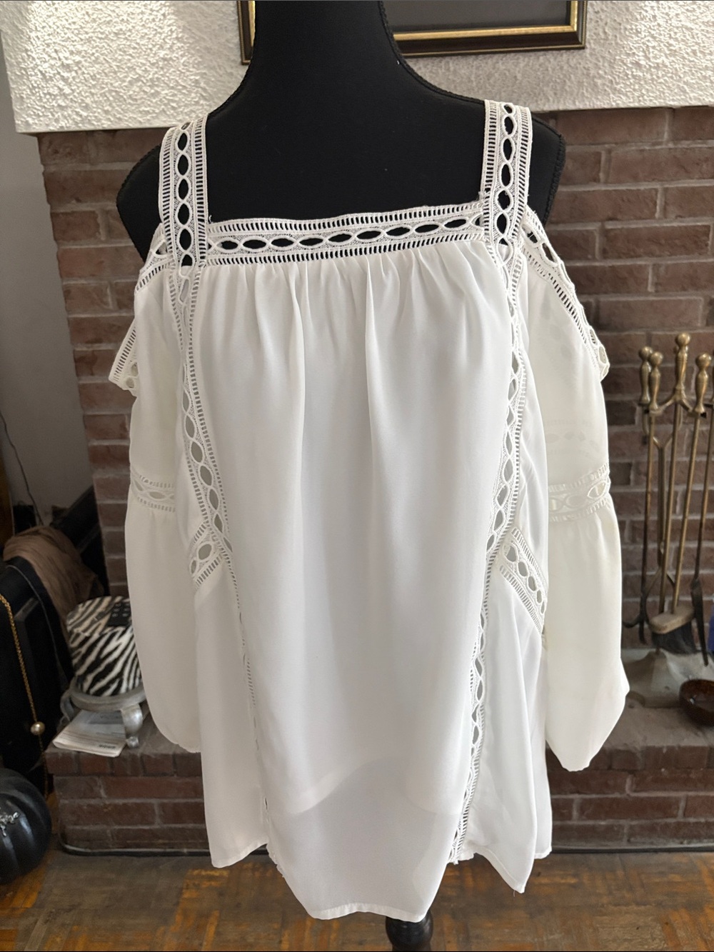 Blu Pepper White Cold-Shoulder Lace-Trim Camisole Top